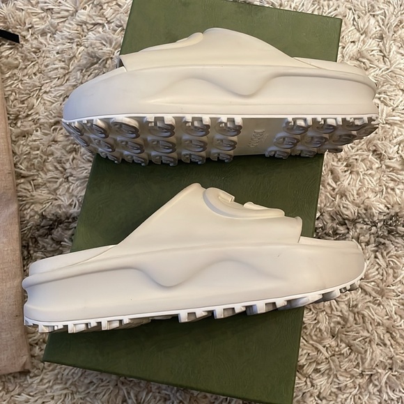 Gucci slide sandal with interlocking G - Picture 5 of 10